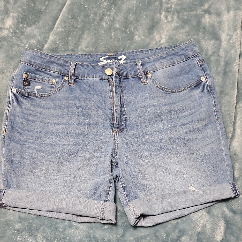 Seven7 Women's Light Blue Jean Shorts
